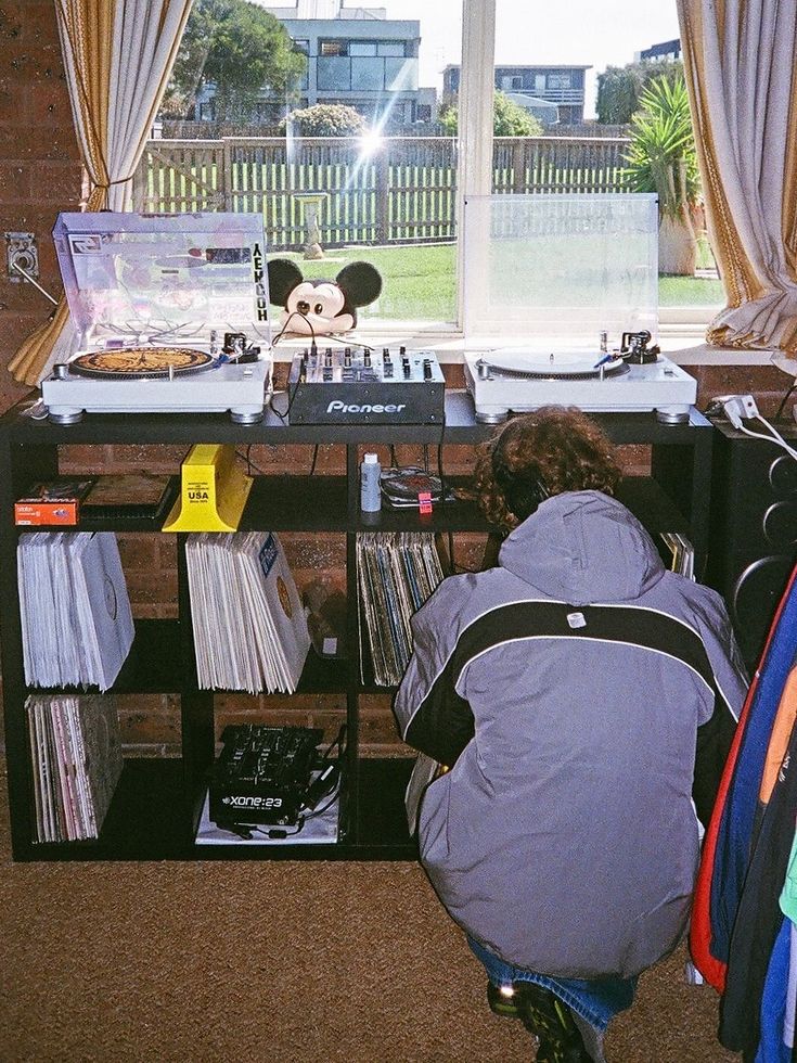 Producer using SDS samples